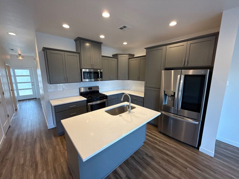 SE SALEM Beautiful 2 Bed, 2.5 Bath, Single Family Home, AVAILABLE NOW! property image