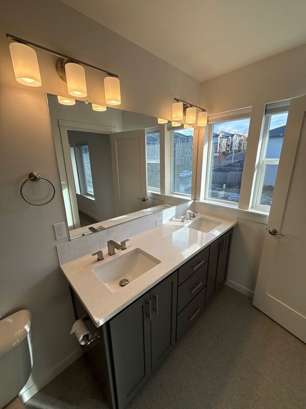 SE SALEM Beautiful 2 Bed, 2.5 Bath, Single Family Home, AVAILABLE NOW! property image