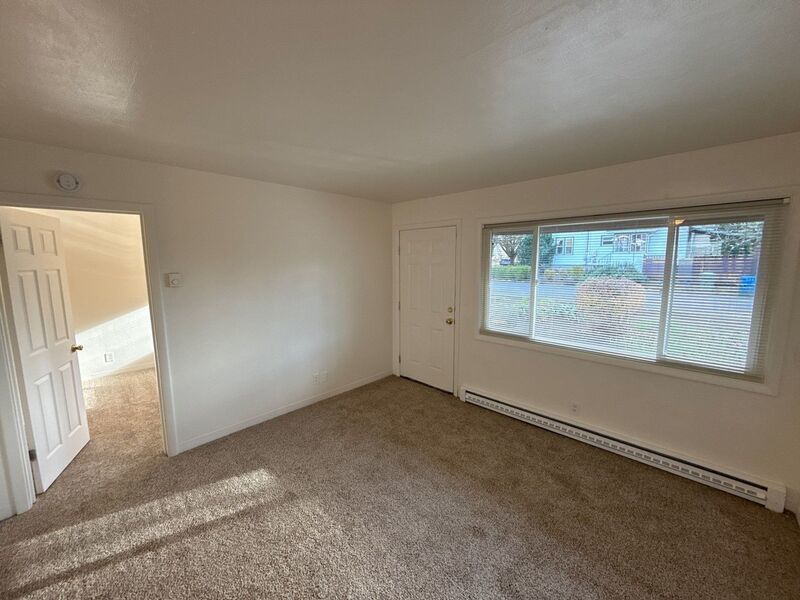 SE Salem, 1 Bed, 1 Bath, in Smaller Complex, W/S/G Paid, AVAILABLE NOW! property image