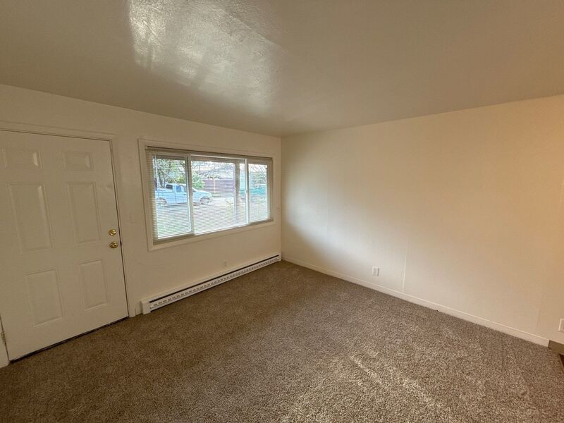 SE Salem, 1 Bed, 1 Bath, in Smaller Complex, W/S/G Paid, AVAILABLE NOW! property image