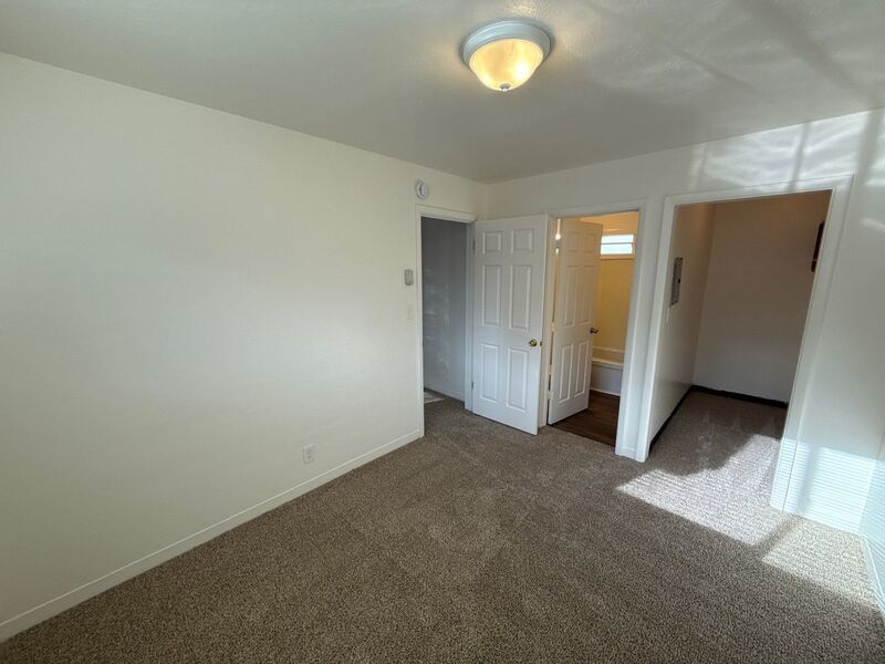 SE Salem, 1 Bed, 1 Bath, in Smaller Complex, W/S/G Paid, AVAILABLE NOW! property image