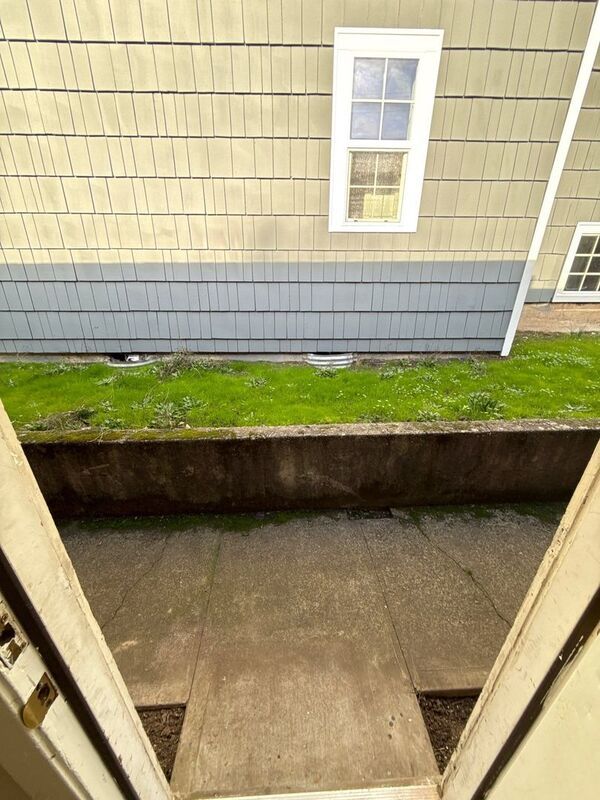 SE Salem, 1 Bed, 1 Bath, in Smaller Complex, W/S/G Paid, AVAILABLE NOW! property image