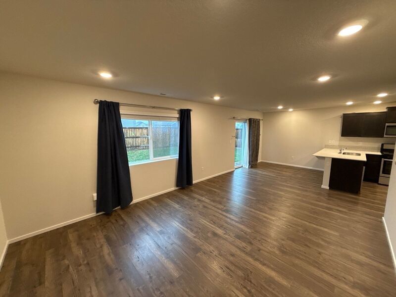 NE Salem, Beautiful Single Family Home 3 Bed + Bonus Room, 2.5 Bath, AVAILABLE NOW! property image