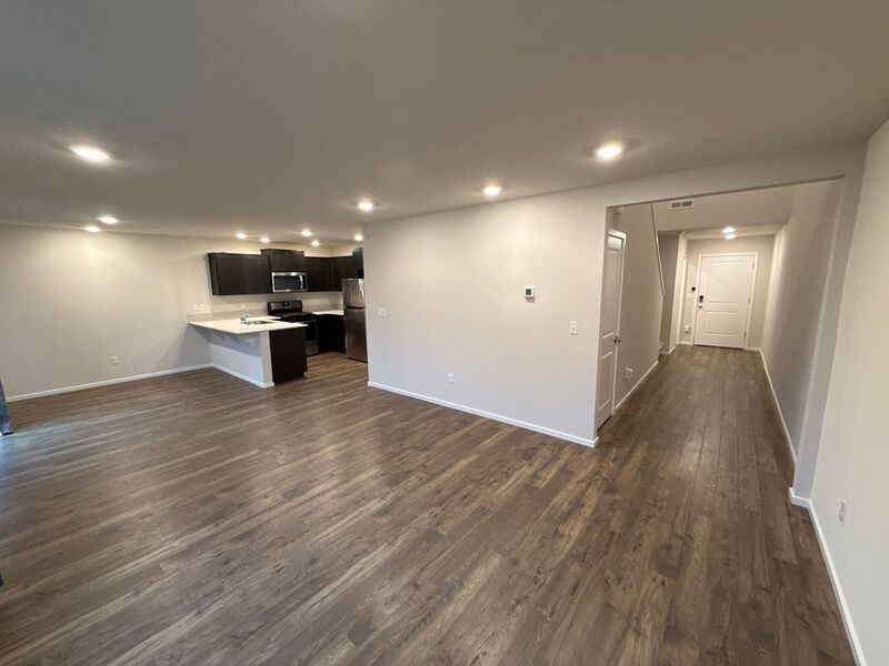 NE Salem, Beautiful Single Family Home 3 Bed + Bonus Room, 2.5 Bath, AVAILABLE NOW! property image