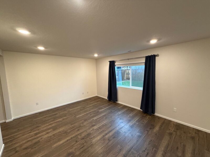 NE Salem, Beautiful Single Family Home 3 Bed + Bonus Room, 2.5 Bath, AVAILABLE NOW! property image