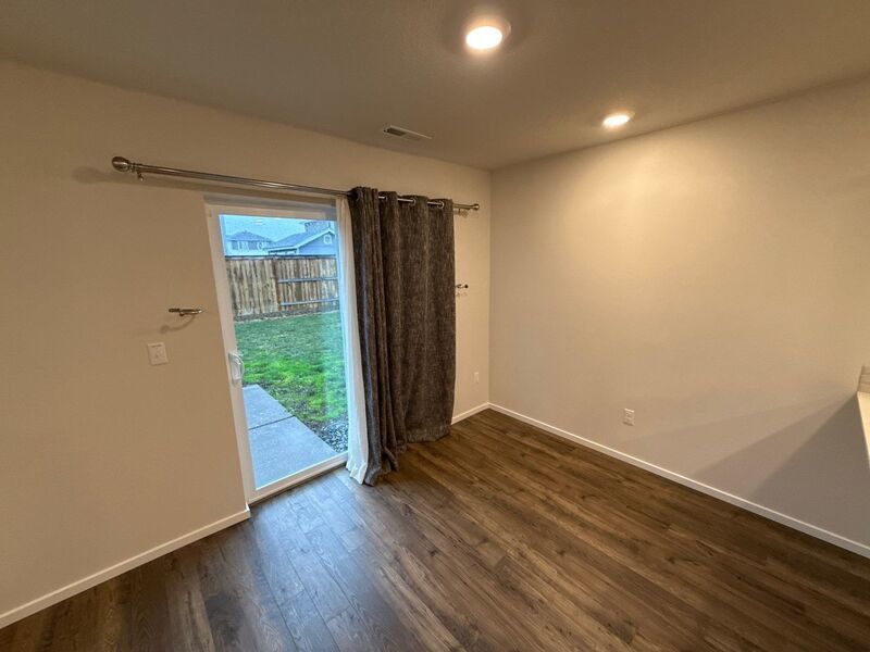 NE Salem, Beautiful Single Family Home 3 Bed + Bonus Room, 2.5 Bath, AVAILABLE NOW! property image