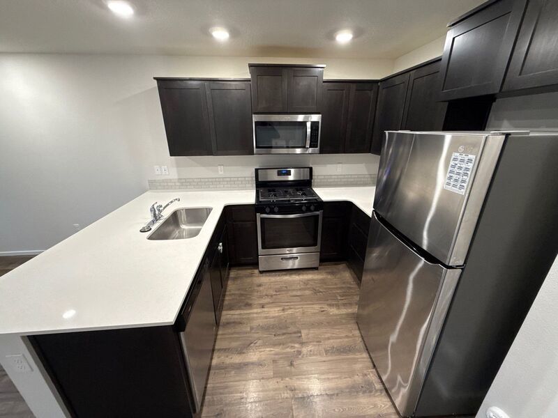 NE Salem, Beautiful Single Family Home 3 Bed + Bonus Room, 2.5 Bath, AVAILABLE NOW! property image