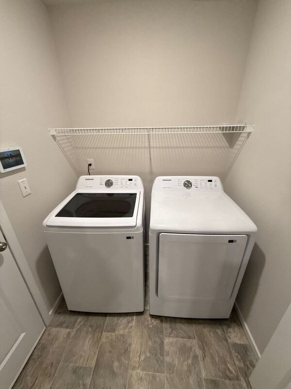 NE Salem, Beautiful Single Family Home 3 Bed + Bonus Room, 2.5 Bath, AVAILABLE NOW! property image