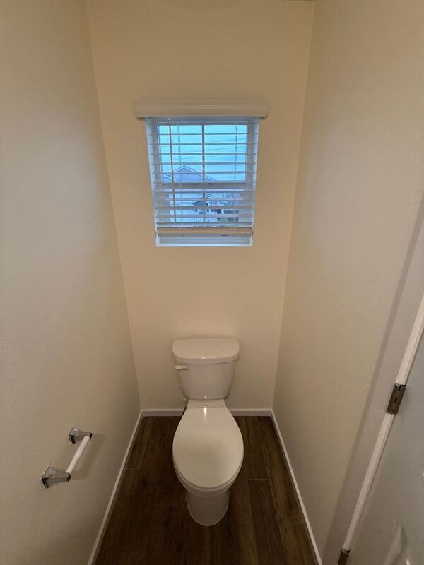 NE Salem, Beautiful Single Family Home 3 Bed + Bonus Room, 2.5 Bath, AVAILABLE NOW! property image