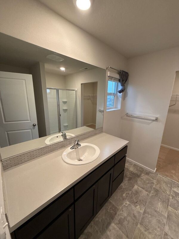 NE Salem, Beautiful Single Family Home 3 Bed + Bonus Room, 2.5 Bath, AVAILABLE NOW! property image