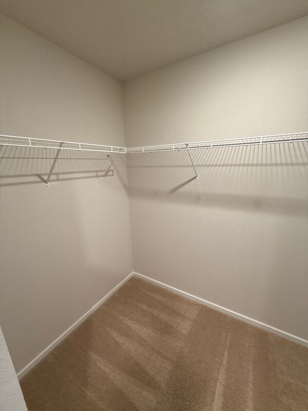 NE Salem, Beautiful Single Family Home 3 Bed + Bonus Room, 2.5 Bath, AVAILABLE NOW! property image