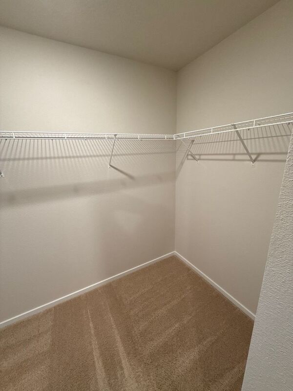 NE Salem, Beautiful Single Family Home 3 Bed + Bonus Room, 2.5 Bath, AVAILABLE NOW! property image