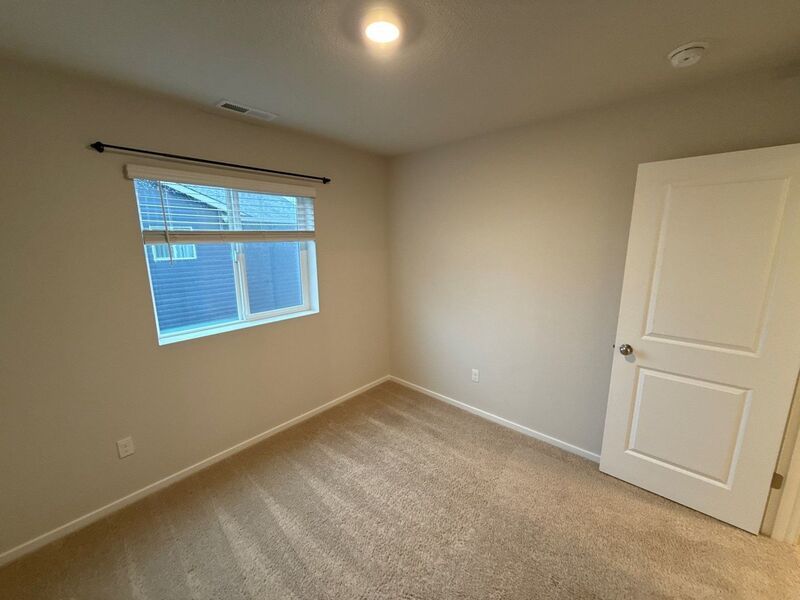 NE Salem, Beautiful Single Family Home 3 Bed + Bonus Room, 2.5 Bath, AVAILABLE NOW! property image