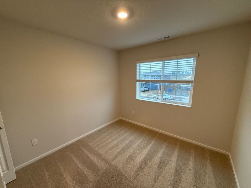 NE Salem, Beautiful Single Family Home 3 Bed + Bonus Room, 2.5 Bath, AVAILABLE NOW! property image