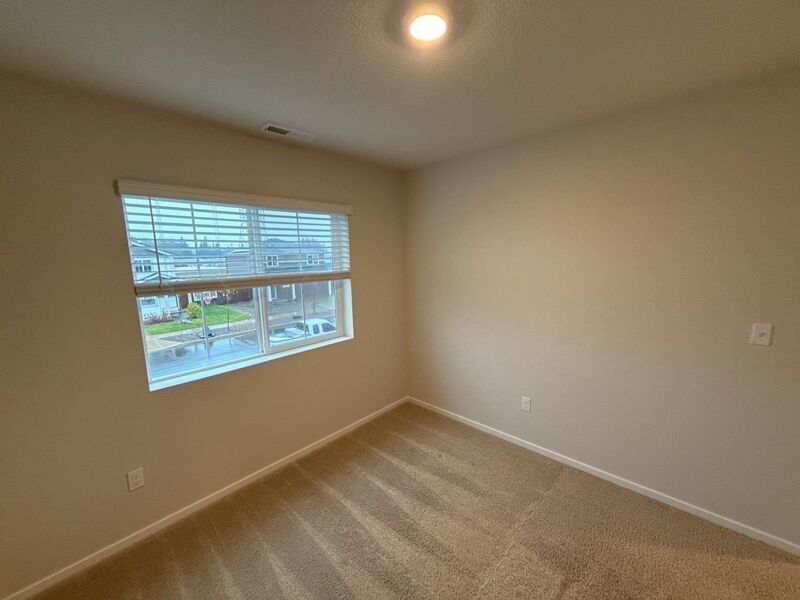 NE Salem, Beautiful Single Family Home 3 Bed + Bonus Room, 2.5 Bath, AVAILABLE NOW! property image