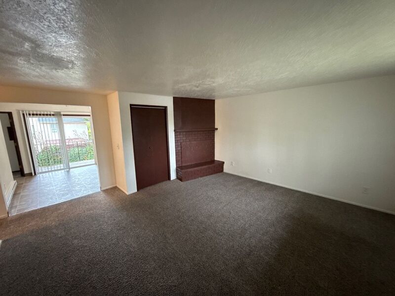 $1,545 First 3 Months, NE Salem 3 Bed, 1 Bath, 2nd Floor Apartment, Pet's are Welcome, AVAILABLE NOW! property image