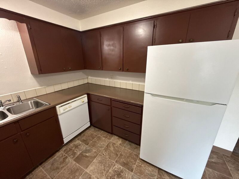$1,545 First 3 Months, NE Salem 3 Bed, 1 Bath, 2nd Floor Apartment, Pet's are Welcome, AVAILABLE NOW! property image