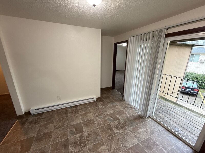 $1,545 First 3 Months, NE Salem 3 Bed, 1 Bath, 2nd Floor Apartment, Pet's are Welcome, AVAILABLE NOW! property image