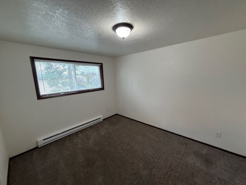 $1,545 First 3 Months, NE Salem 3 Bed, 1 Bath, 2nd Floor Apartment, Pet's are Welcome, AVAILABLE NOW! property image