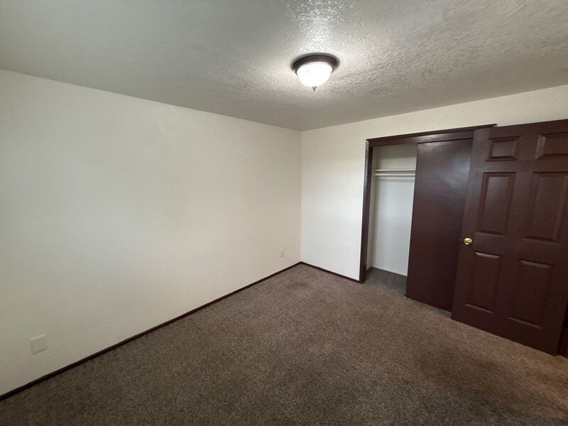 $1,545 First 3 Months, NE Salem 3 Bed, 1 Bath, 2nd Floor Apartment, Pet's are Welcome, AVAILABLE NOW! property image