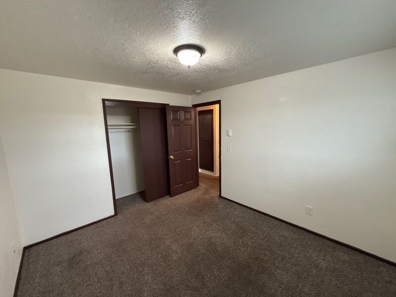 $1,545 First 3 Months, NE Salem 3 Bed, 1 Bath, 2nd Floor Apartment, Pet's are Welcome, AVAILABLE NOW! property image
