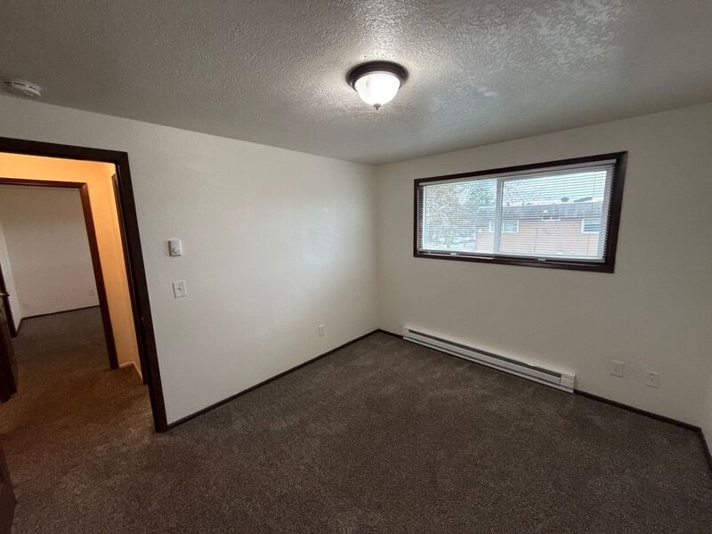 $1,545 First 3 Months, NE Salem 3 Bed, 1 Bath, 2nd Floor Apartment, Pet's are Welcome, AVAILABLE NOW! property image