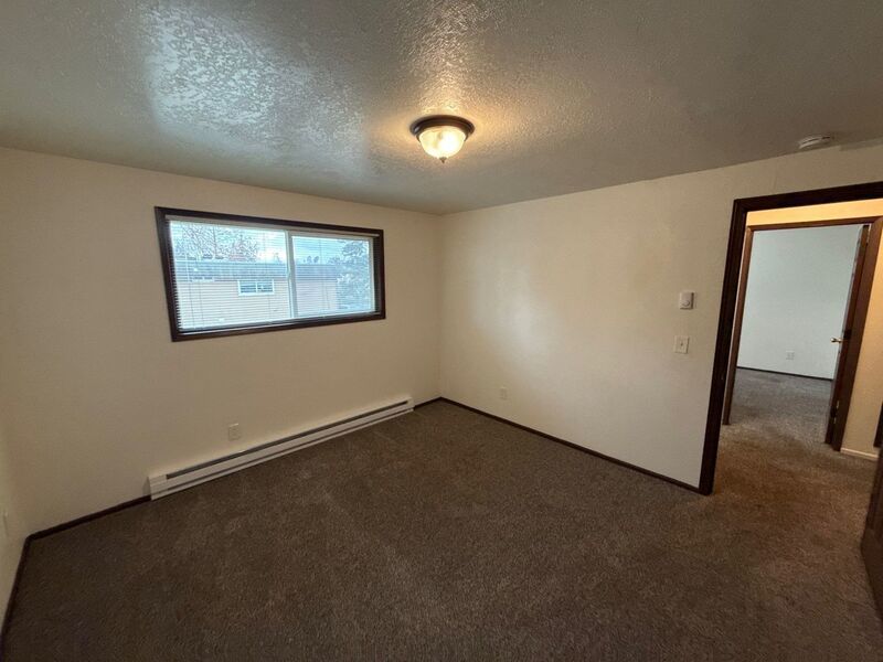 $1,545 First 3 Months, NE Salem 3 Bed, 1 Bath, 2nd Floor Apartment, Pet's are Welcome, AVAILABLE NOW! property image