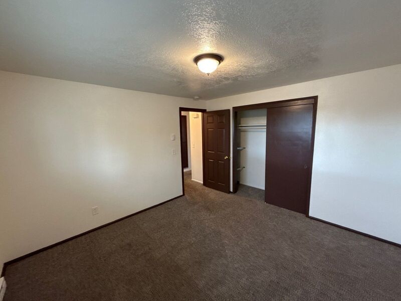 $1,545 First 3 Months, NE Salem 3 Bed, 1 Bath, 2nd Floor Apartment, Pet's are Welcome, AVAILABLE NOW! property image