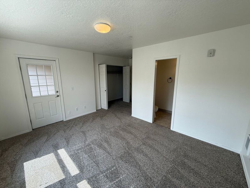 S Salem 2 Bed 1 Bed 1 Floor Apartment, W/D Hookups. Pet Friendly, COMING SOON! property image