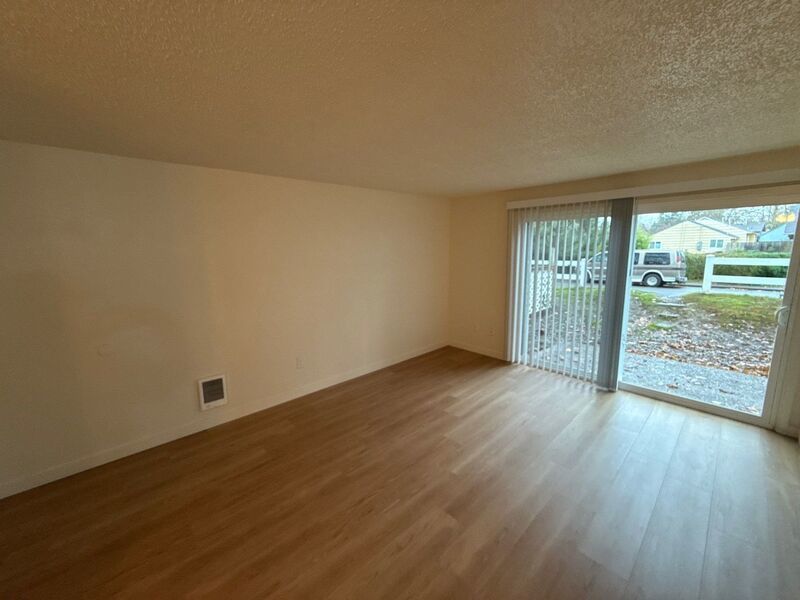 $1,195 First 3 Months, NW Salem, 2 Bed, 1 Bath, Spacious 1st Floor Apartment, Pets are Welcome, AVAILABLE NOW! property image
