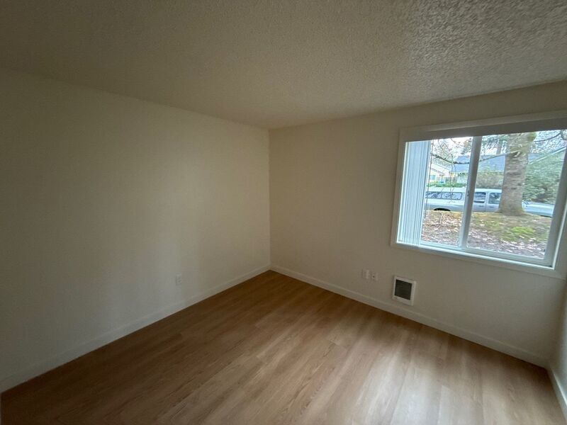 $1,195 First 3 Months, NW Salem, 2 Bed, 1 Bath, Spacious 1st Floor Apartment, Pets are Welcome, AVAILABLE NOW! property image