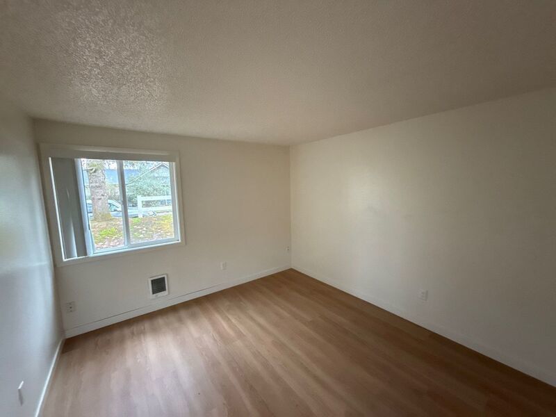 $1,195 First 3 Months, NW Salem, 2 Bed, 1 Bath, Spacious 1st Floor Apartment, Pets are Welcome, AVAILABLE NOW! property image