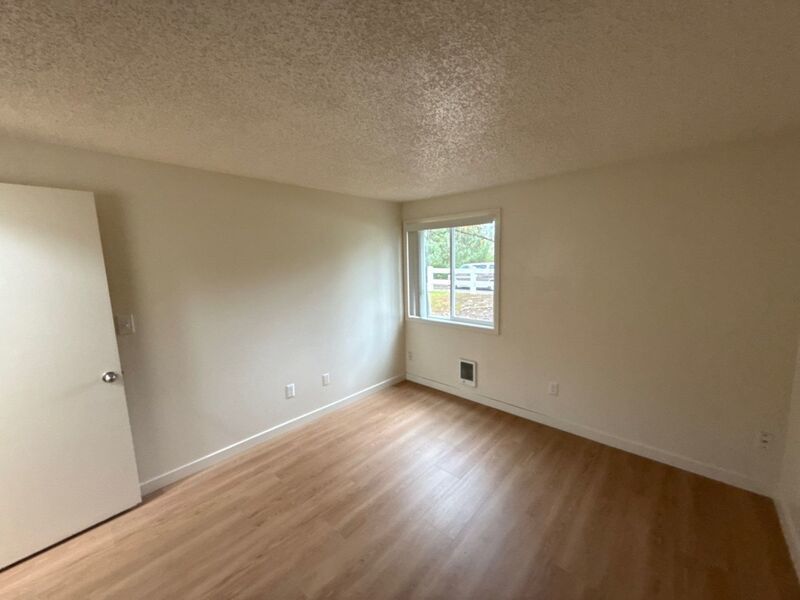 $1,195 First 3 Months, NW Salem, 2 Bed, 1 Bath, Spacious 1st Floor Apartment, Pets are Welcome, AVAILABLE NOW! property image