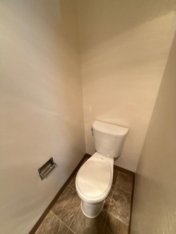 $1,195 First 3 Months, NW Salem 1 Bed, 1 Bath, Cottage, W/S/G Paid, W/D In Unit, AVAILABLE NOW! property image