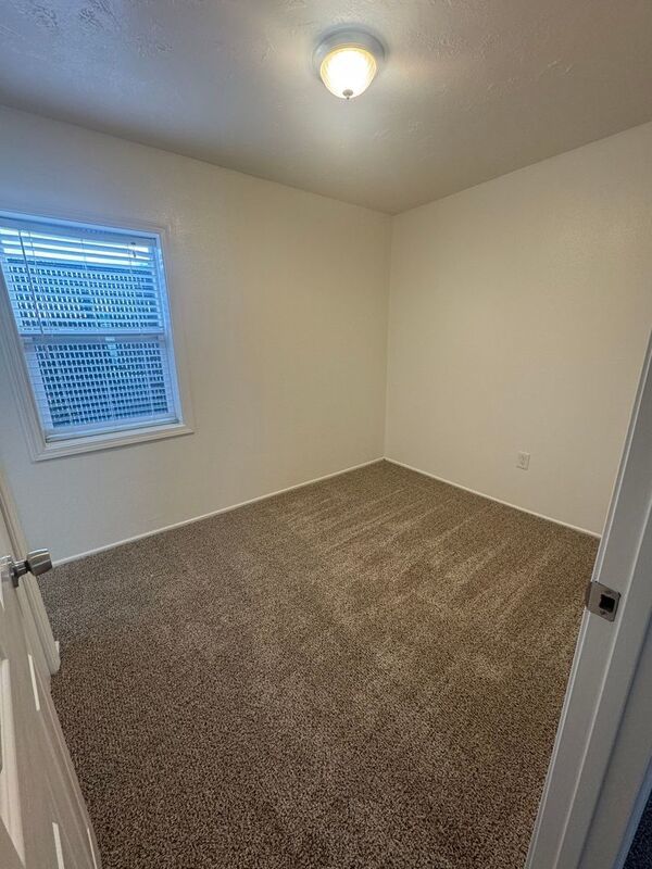 $945 First 3 Months, SE Salem, 2 Bed 1 Bath, Apartment Complex, AVAILABLE NOW! property image