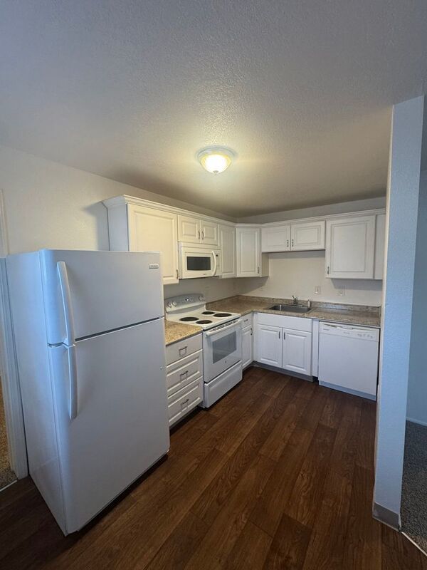 $945 First 3 Months, SE Salem, 2 Bed 1 Bath, Apartment Complex, AVAILABLE NOW! property image