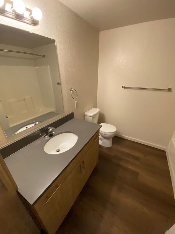 NE Silverton 2 Bed 1 Bath 1st Floor Apartment, Washer & Dryer Hookups, W/S/G Paid, COMING SOON! property image