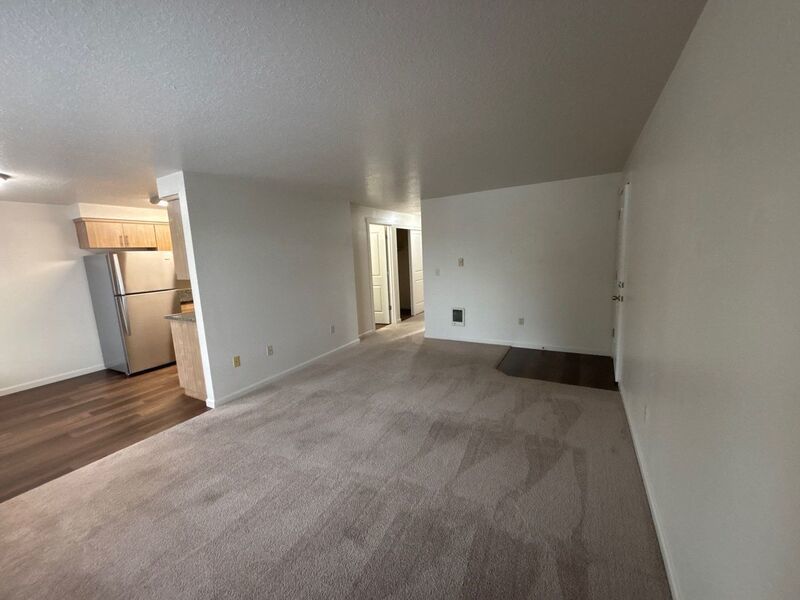 $1325 First 3 Months, NE Silverton 2 Bed 1 Bath 2nd Floor Apartment, Washer & Dryer Hookups, W/S/G Paid, AVAILABLE NOW! property image