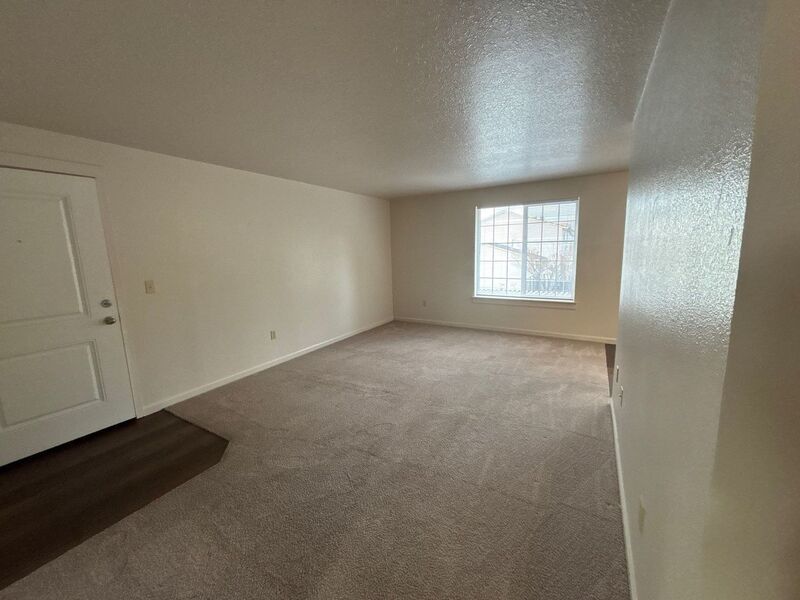 $1325 First 3 Months, NE Silverton 2 Bed 1 Bath 2nd Floor Apartment, Washer & Dryer Hookups, W/S/G Paid, AVAILABLE NOW! property image