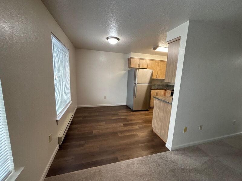 $1325 First 3 Months, NE Silverton 2 Bed 1 Bath 2nd Floor Apartment, Washer & Dryer Hookups, W/S/G Paid, AVAILABLE NOW! property image