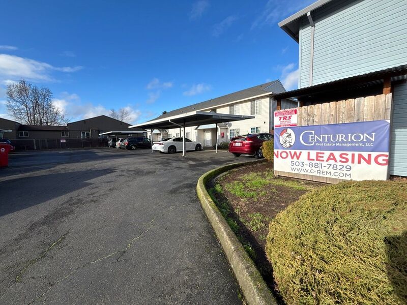 $1325 First 3 Months, NE Silverton 2 Bed 1 Bath 1st Floor Apartment, Washer & Dryer Hookups, W/S/G Paid, AVAILABLE NOW! property image