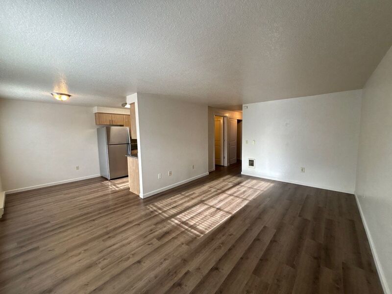 $1325 First 3 Months, NE Silverton 2 Bed 1 Bath 1st Floor Apartment, Washer & Dryer Hookups, W/S/G Paid, AVAILABLE NOW! property image
