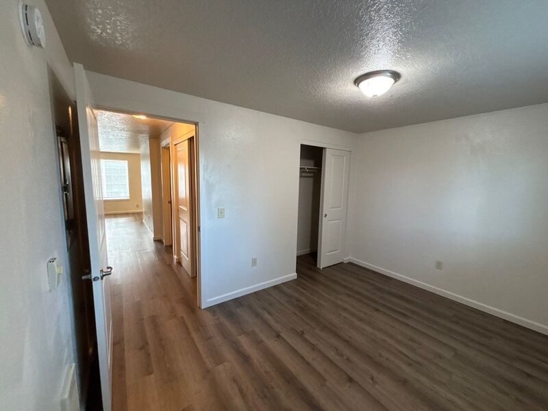 $1325 First 3 Months, NE Silverton 2 Bed 1 Bath 1st Floor Apartment, Washer & Dryer Hookups, W/S/G Paid, AVAILABLE NOW! property image