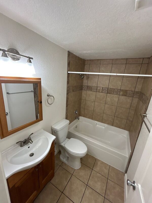 SW Albany, 1 Bed, 1 Bath, Spacious 1st Floor Apartment, Flat Fee for W/S/G, AVAILABLE NOW! property image