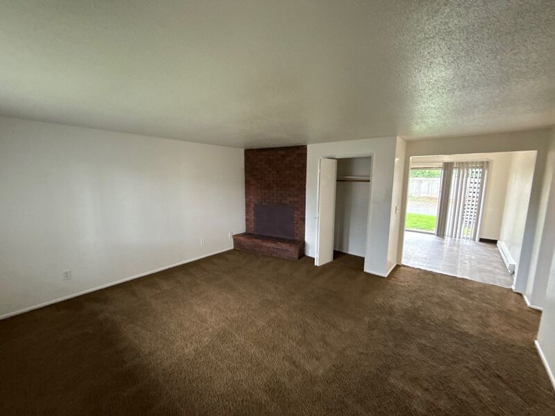 $1095 First 3 Months, Spacious, NE Salem, 2 Bed, 1 Bath, 1st Floor Apartment, AVAILABLE NOW! property image