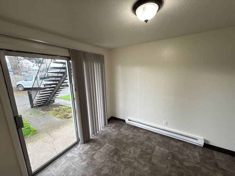 $1095 First 3 Months, Spacious, NE Salem, 2 Bed, 1 Bath, 1st Floor Apartment, AVAILABLE NOW! property image