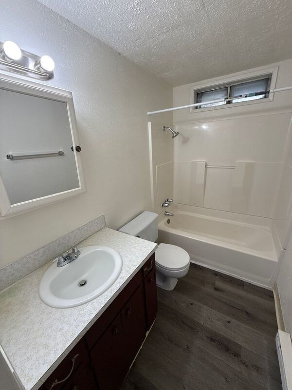 $1095 First 3 Months, Spacious, NE Salem, 2 Bed, 1 Bath, 1st Floor Apartment, AVAILABLE NOW! property image