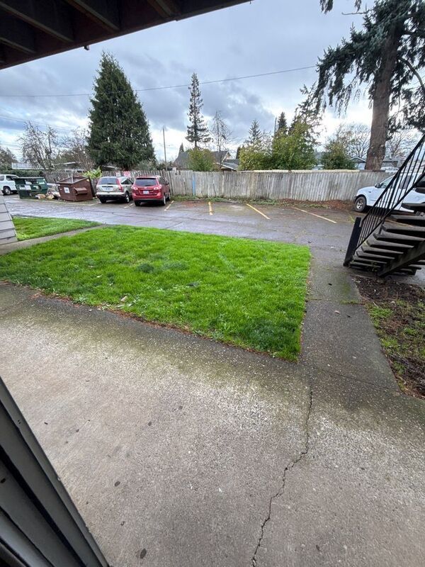 $1095 First 3 Months, Spacious, NE Salem, 2 Bed, 1 Bath, 1st Floor Apartment, AVAILABLE NOW! property image