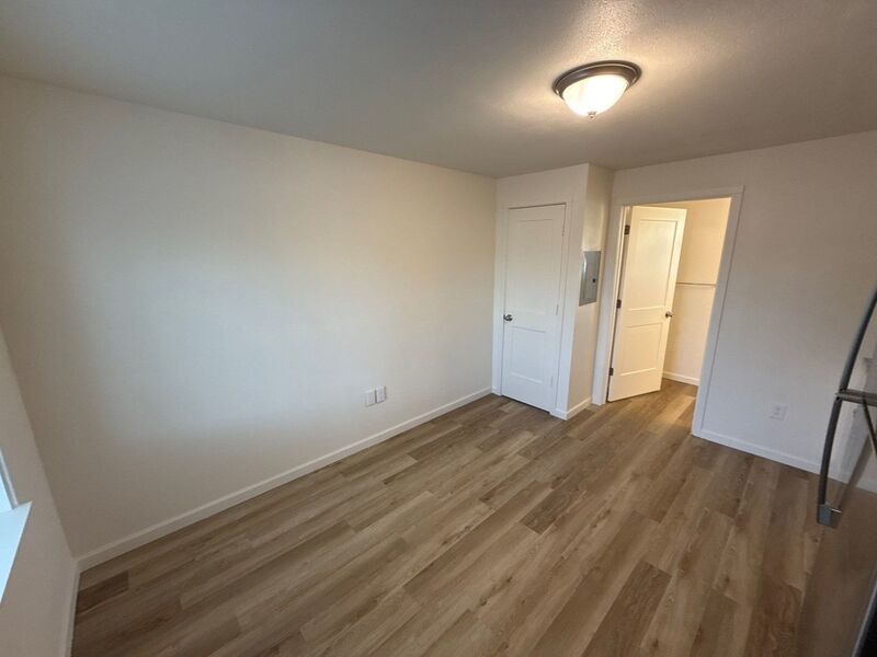 NE Salem FULLY REMODLED STUDIO, 1 Bath Apartment, W/S/G Paid, AVAILABLE NOW! property image