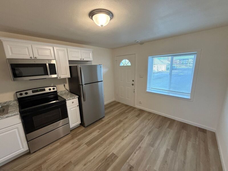 NE Salem FULLY REMODLED STUDIO, 1 Bath Apartment, W/S/G Paid, AVAILABLE NOW! property image